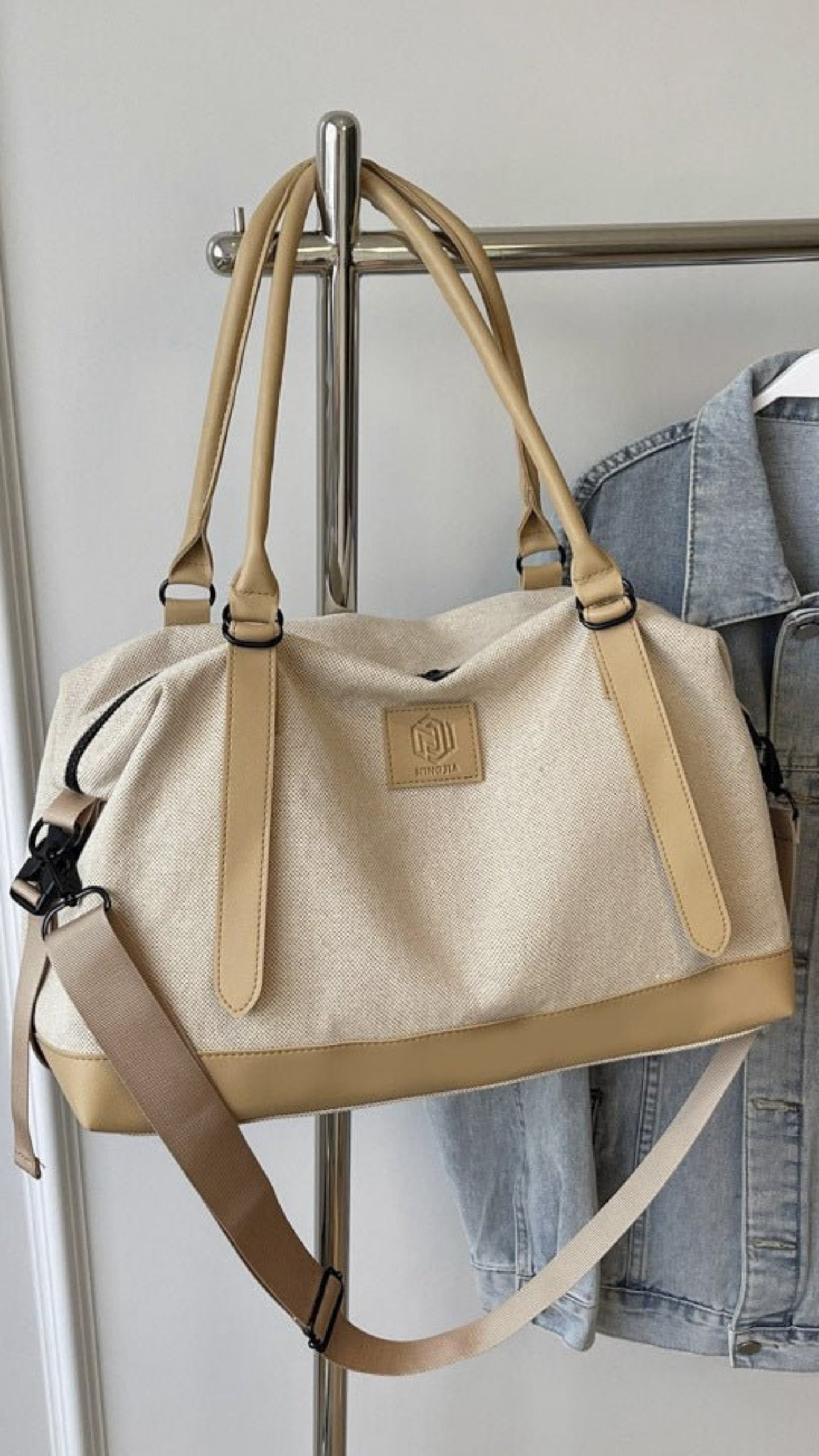 Contrast Travel Bag - Lily Bloom