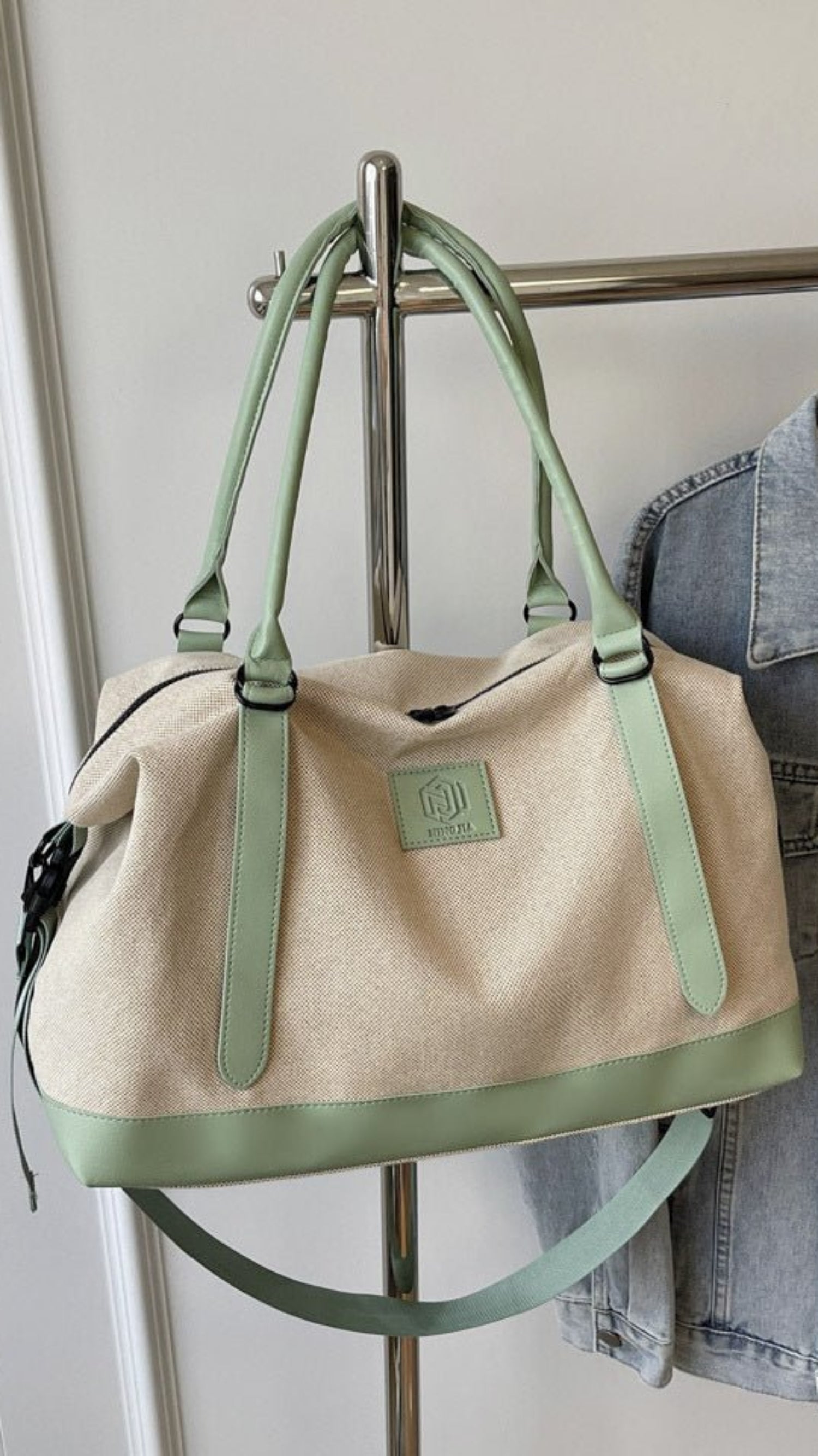 Contrast Travel Bag - Lily Bloom